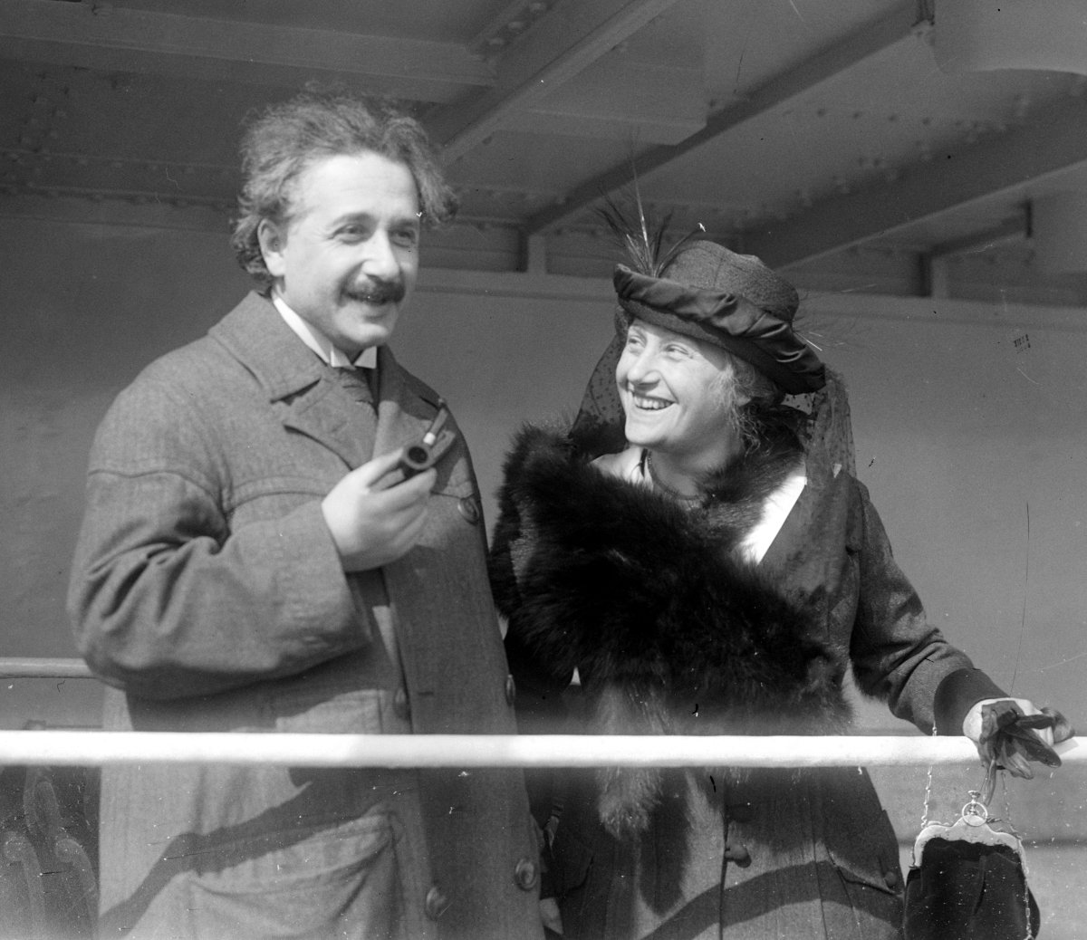 愛因斯坦與第二任妻子愛莎曾同遊日本（圖片來源：wiki）