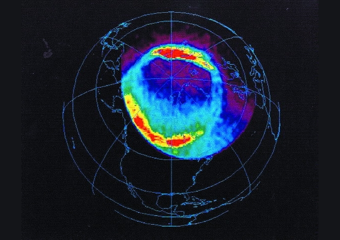 極光分布圍繞著極區形成一個環帶，是適合觀賞極光的地區。