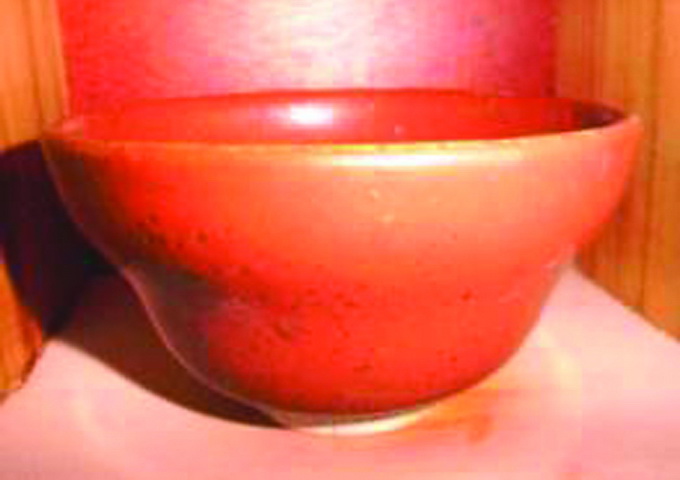 氧化鐵在氧化氣氛下，顏色呈現紅色。