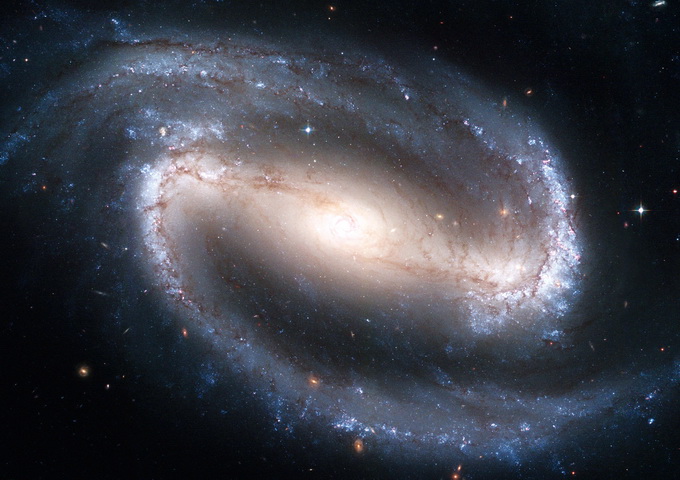 旋渦星系（圖片來源：http://hubblesite.org/newscenter/archive/releases/galaxy/2005/01/）