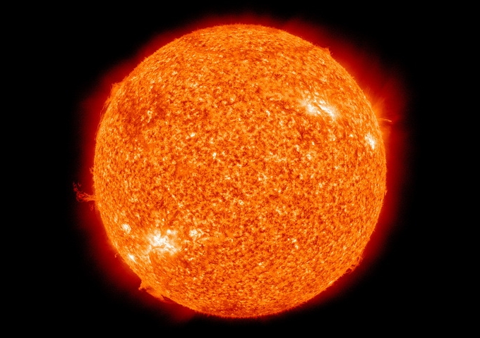 太陽的光與熱，就是核融合反應產生的。（圖／NASA，Wikipedia）