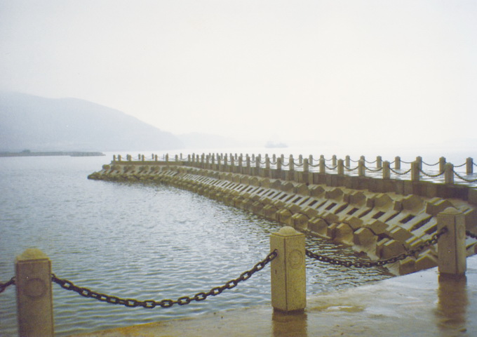 消波塊是臺灣海岸的常見人工構造物