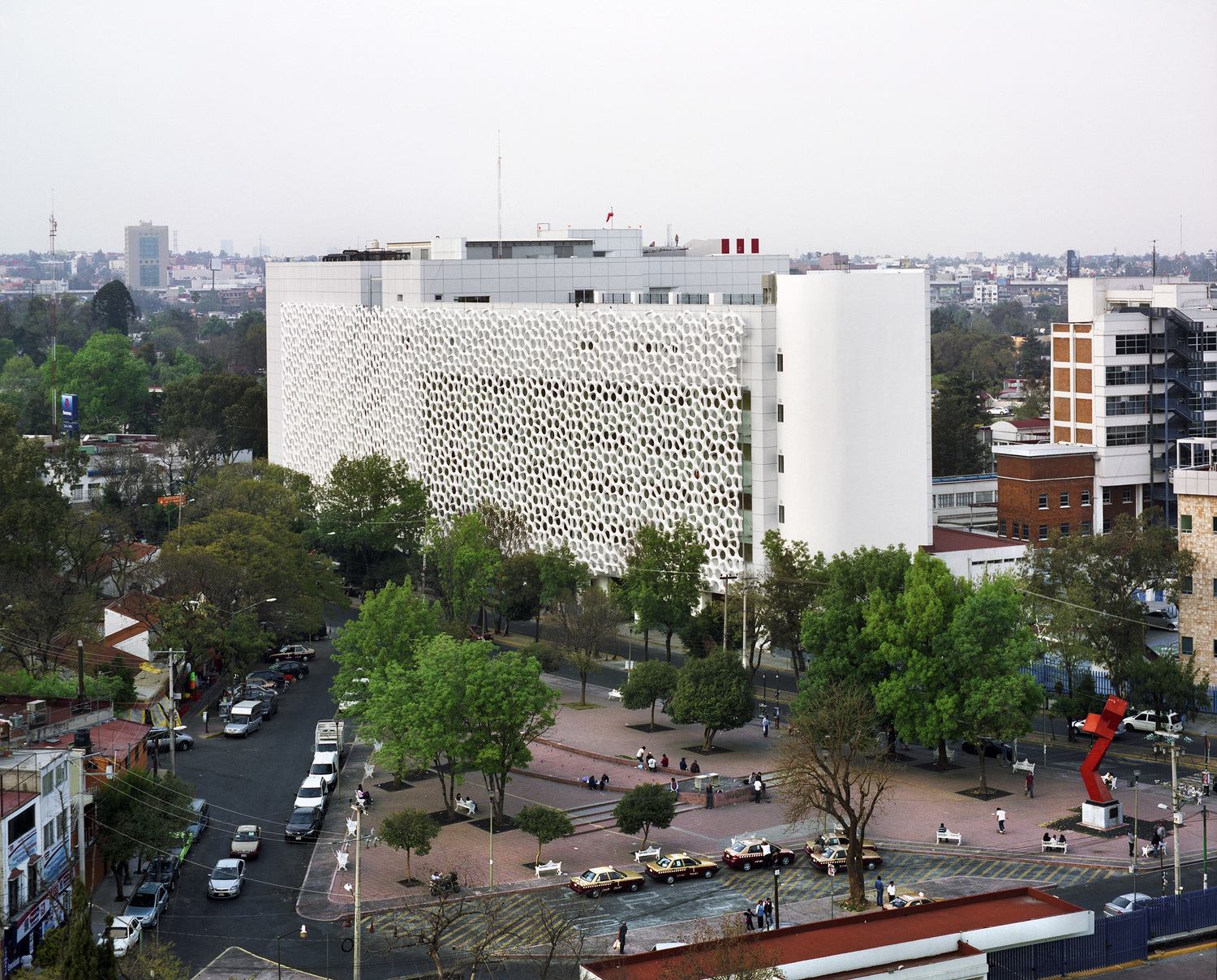 Manuel Gea Gonzalez 醫院除汙瓦外觀 (圖片來源 http://www.elegantembellishments.net )