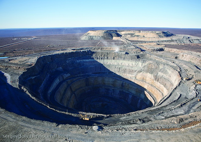 目前占全球鑽石產量約‬1∕4‬的俄羅斯雅庫提亞的米爾內礦（圖／Sergey Dolya‭，‬www‭.‬Sergeydolya.livejournal.com）