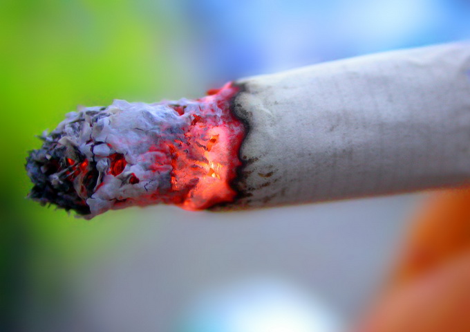 孕婦為甚麼不能吸菸？也許與尼古丁有關係。（圖／SuperFantastic，Flickr）