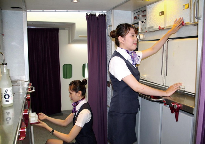 空服員必須熟悉客艙服務內容項目。