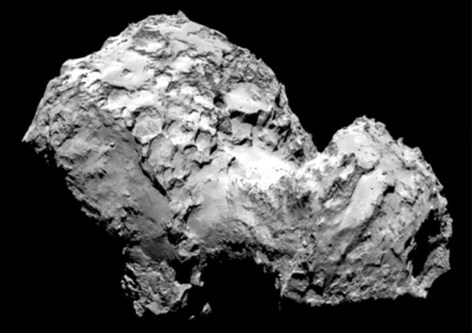 歐洲太空總署（ESA）羅賽塔太空船所攝彗星Churyumov-Gerasimenko的形狀。彗星成分富含水冰，可能是地球海洋的來源之一。（圖片來源：ESA/Rosetta/MPS）