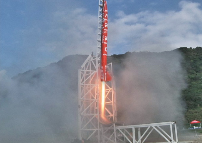 國家太空中心以交大前瞻火箭中心的混合式火箭試驗滾轉控制酬載（2014年3月）