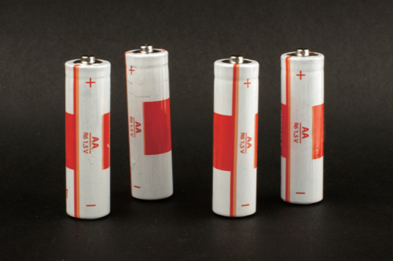 鋰電池指的大多是鋰離子二次電池，輕薄、能量密度高，普遍用於 3C 產品。（圖 / 種子發）