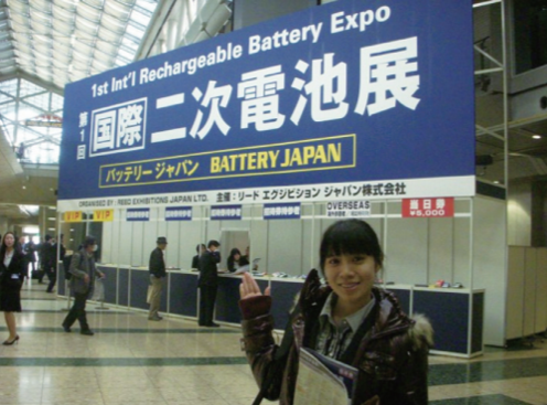 2009年3月，李孟倫參加東京二次鋰電池展（Battery Japan）。