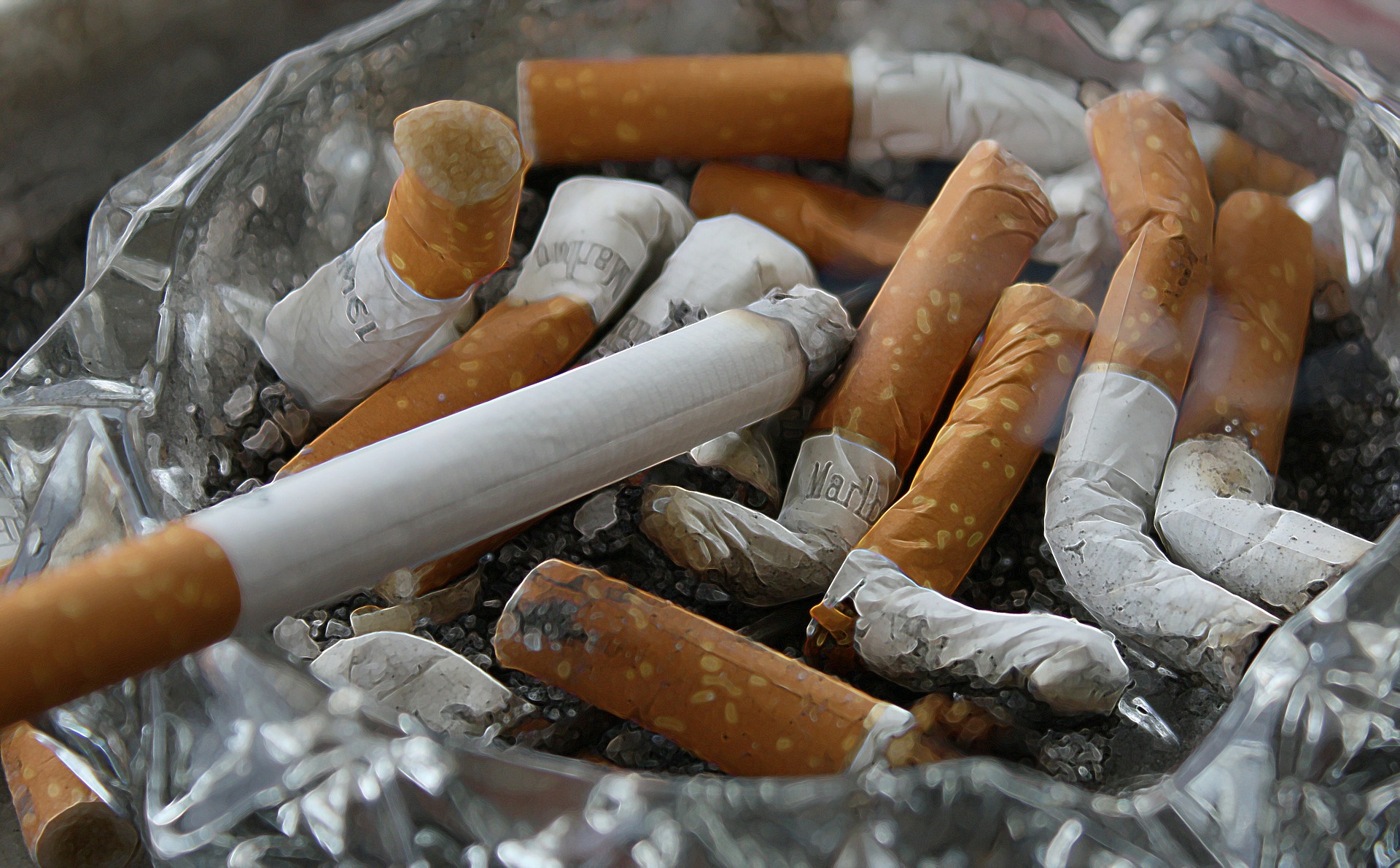 使用傳統香菸的人，容易吸入大量的致癌物，英國也因此採取較寬鬆的態度。（圖／Pixabay）