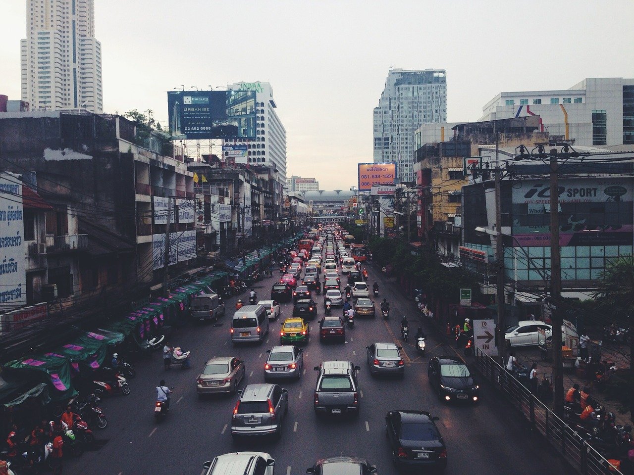 塞車是世界各大都市的常見交通問題。（圖／Pixabay）