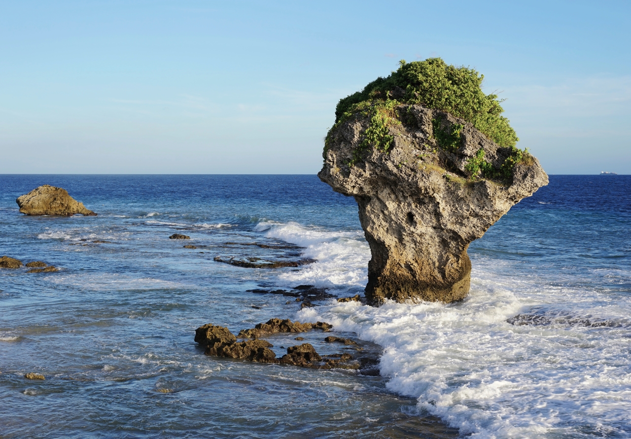 小琉球島是由隆起珊瑚礁所構成，得天獨厚的地質環境造就了豐富海洋資源。（圖／種子發）