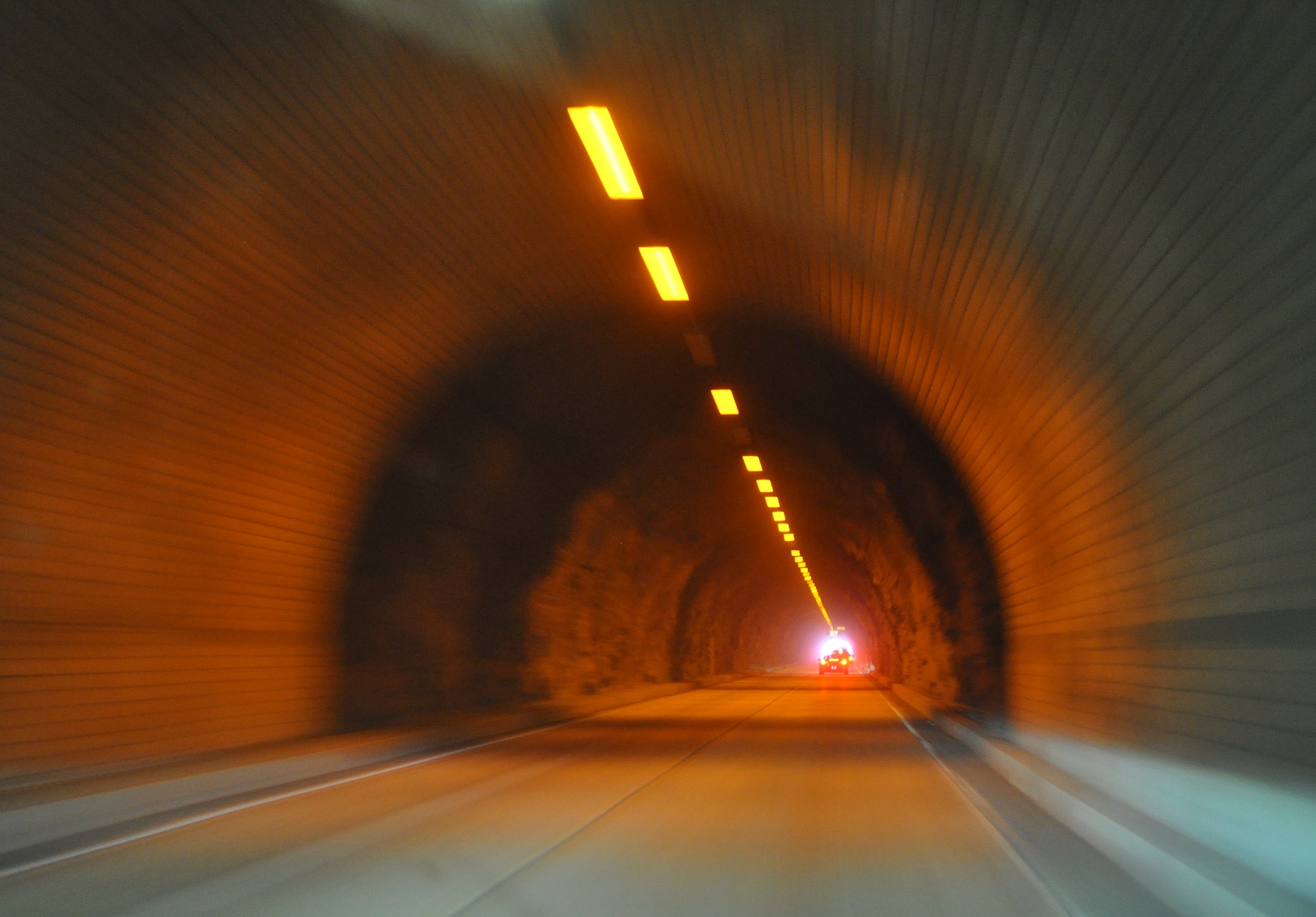 車行隧道。（圖 / Pixabay）