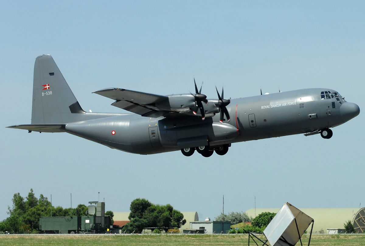 C-130運輸機是美國生產的中型運輸機，並計畫將氣象觀測儀器裝載於此。圖為隸屬丹麥皇家空軍第721空運中隊的C-130J-30。（圖／Wikipedia）