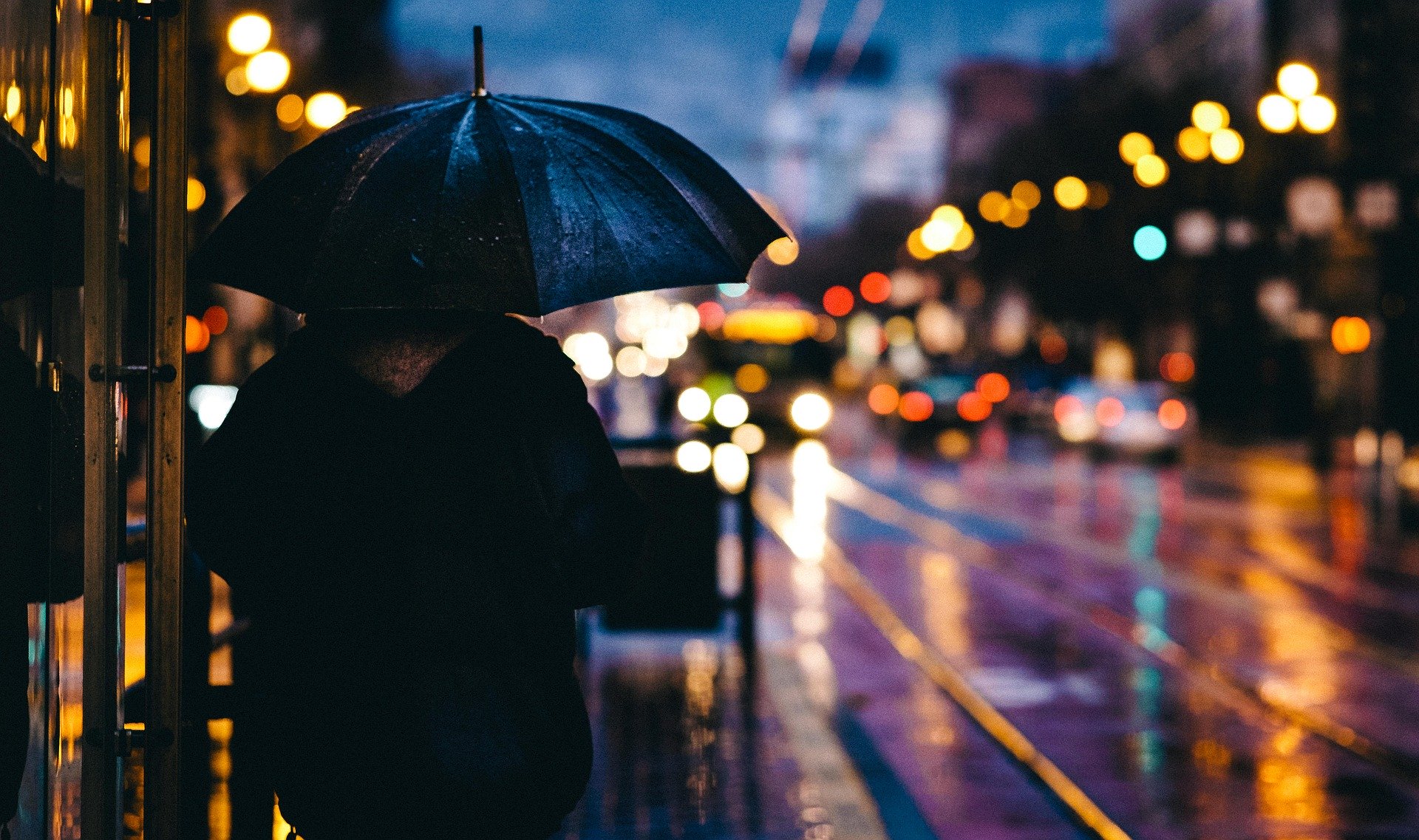 若能提早知悉下雨的與否，就可以事先準備好雨具、換上防水雨鞋、背上防水的後背包，不讓雨天干擾原本的生活步調。（圖／Pixabay）