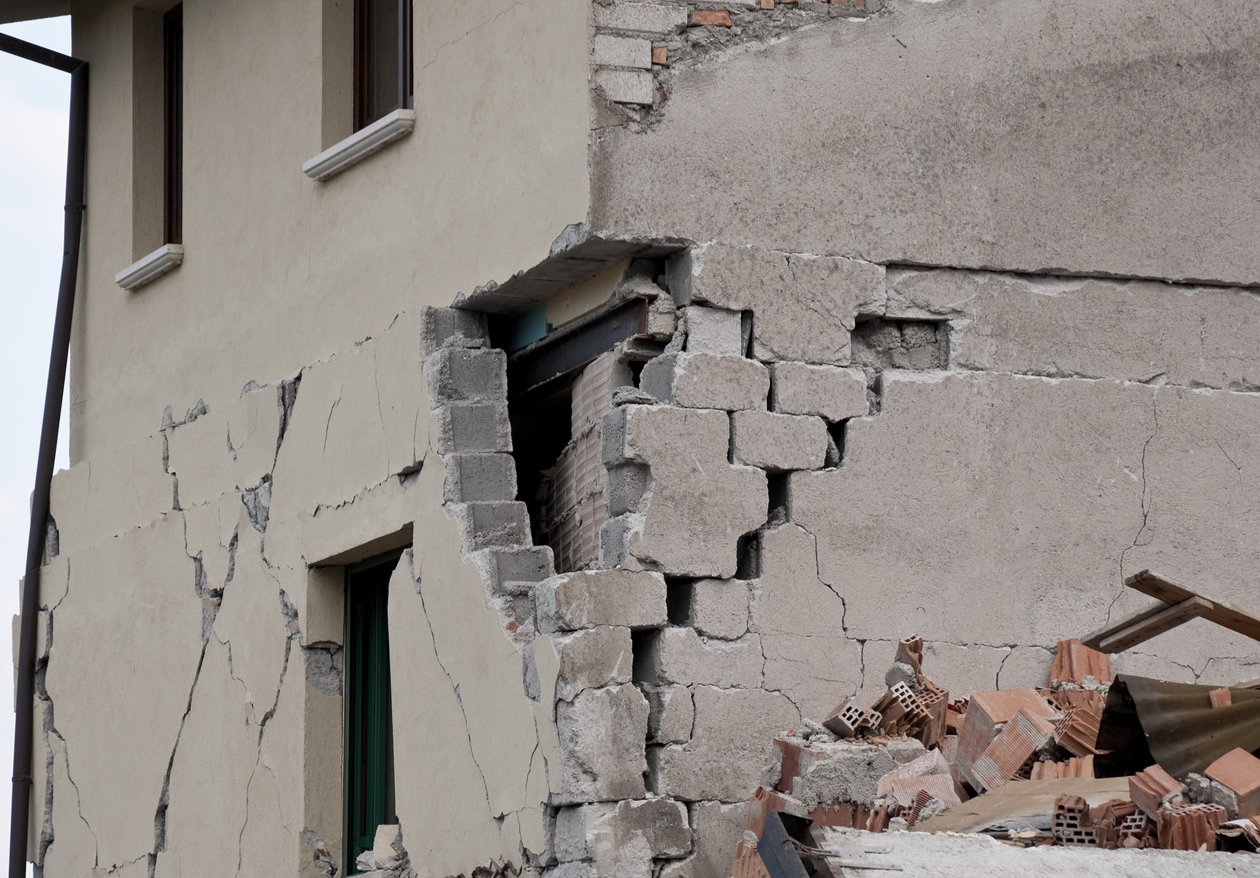 地震造成的房屋損壞（圖／Angelo Giordano，pixabay）