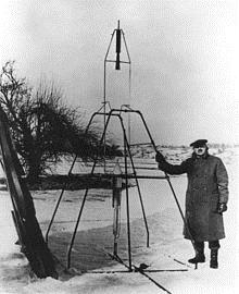 羅伯特．戈達德的第一枚液態火箭已失敗作收，但仍是人類飛行史上的重要記事。（圖／Wikipedia）