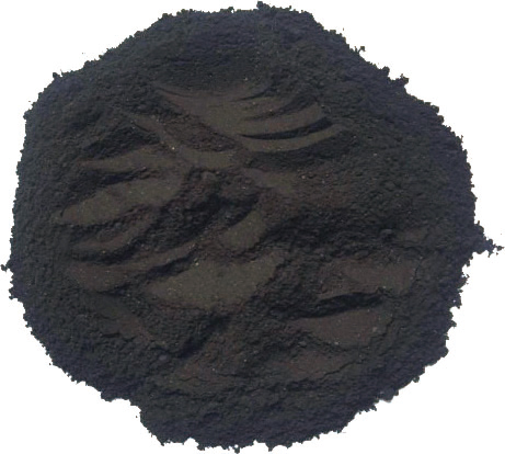 泥炭粉呈深黑褐色，由泥炭土加工製成。