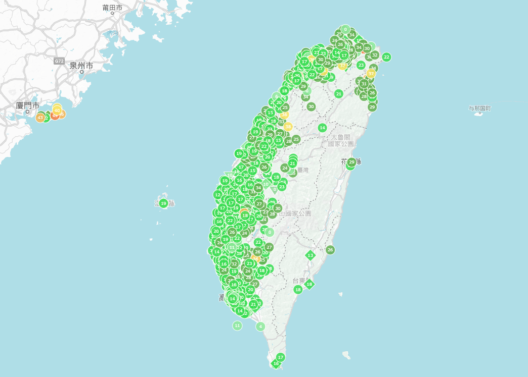 空氣盒子的空氣品質監測網頁截圖畫面，從圖中可以直接看到台灣各地PM2.5濃度。（網址：https://airbox.edimaxcloud.com）