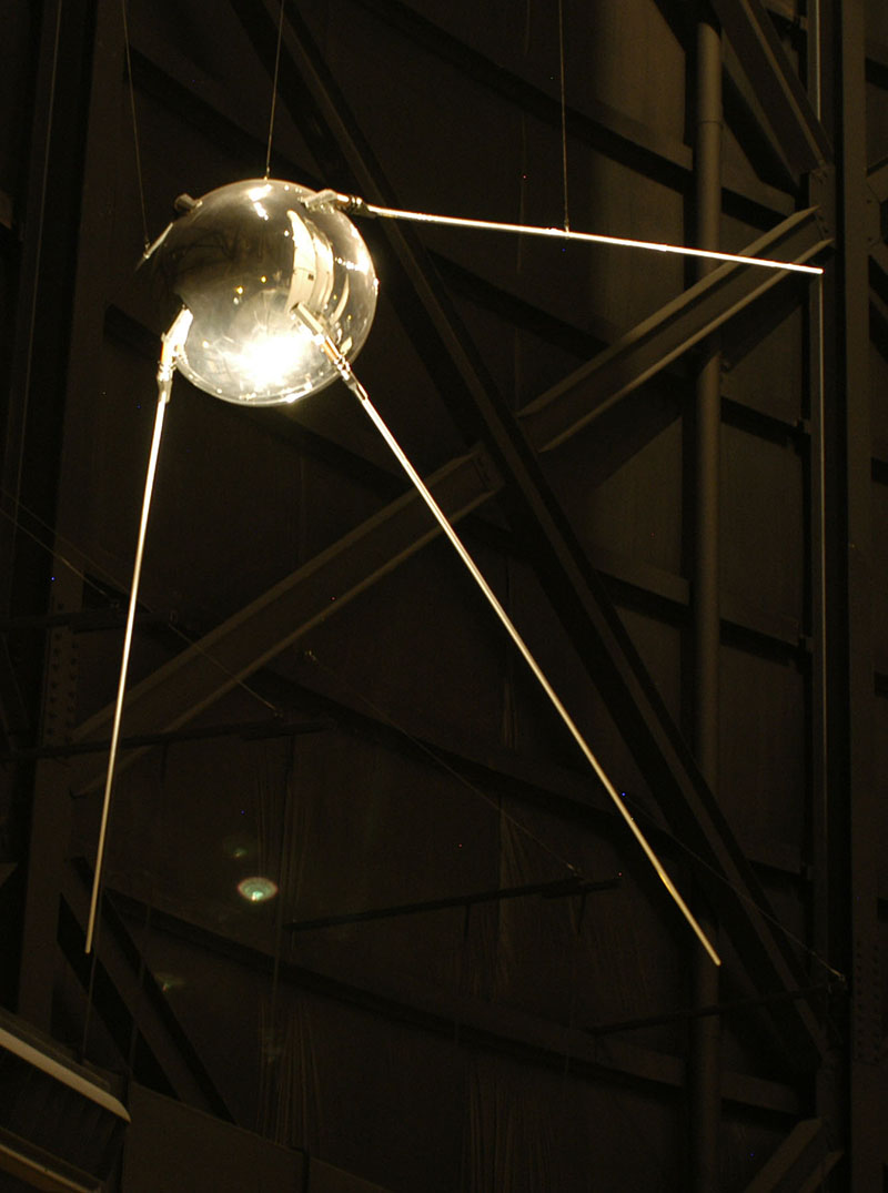 蘇聯製作的史波尼克1號，是第一個進入行星軌道的人造衛星。 （圖／Official United States Air Force Website）