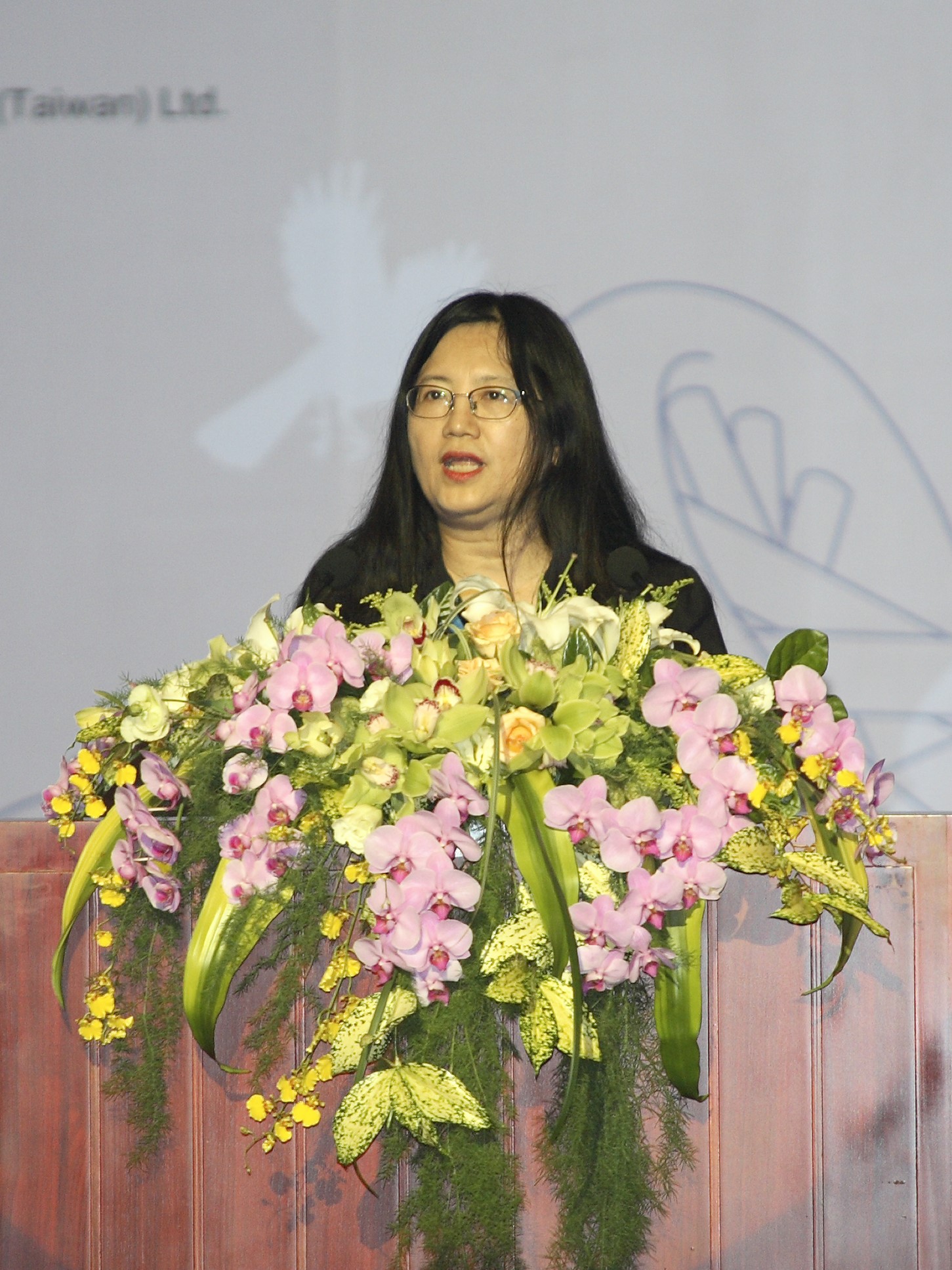 時任陽明大學校長的吳妍華於全球女性科學家會議致詞。