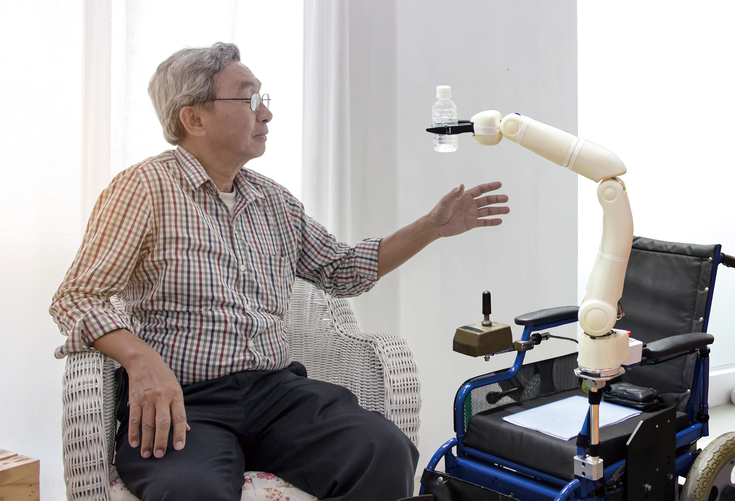 修改圖說：AI照護機器人可以提供銀髮長者日常運動教練、營養諮詢與輔助醫療照護。（圖／種子發）
