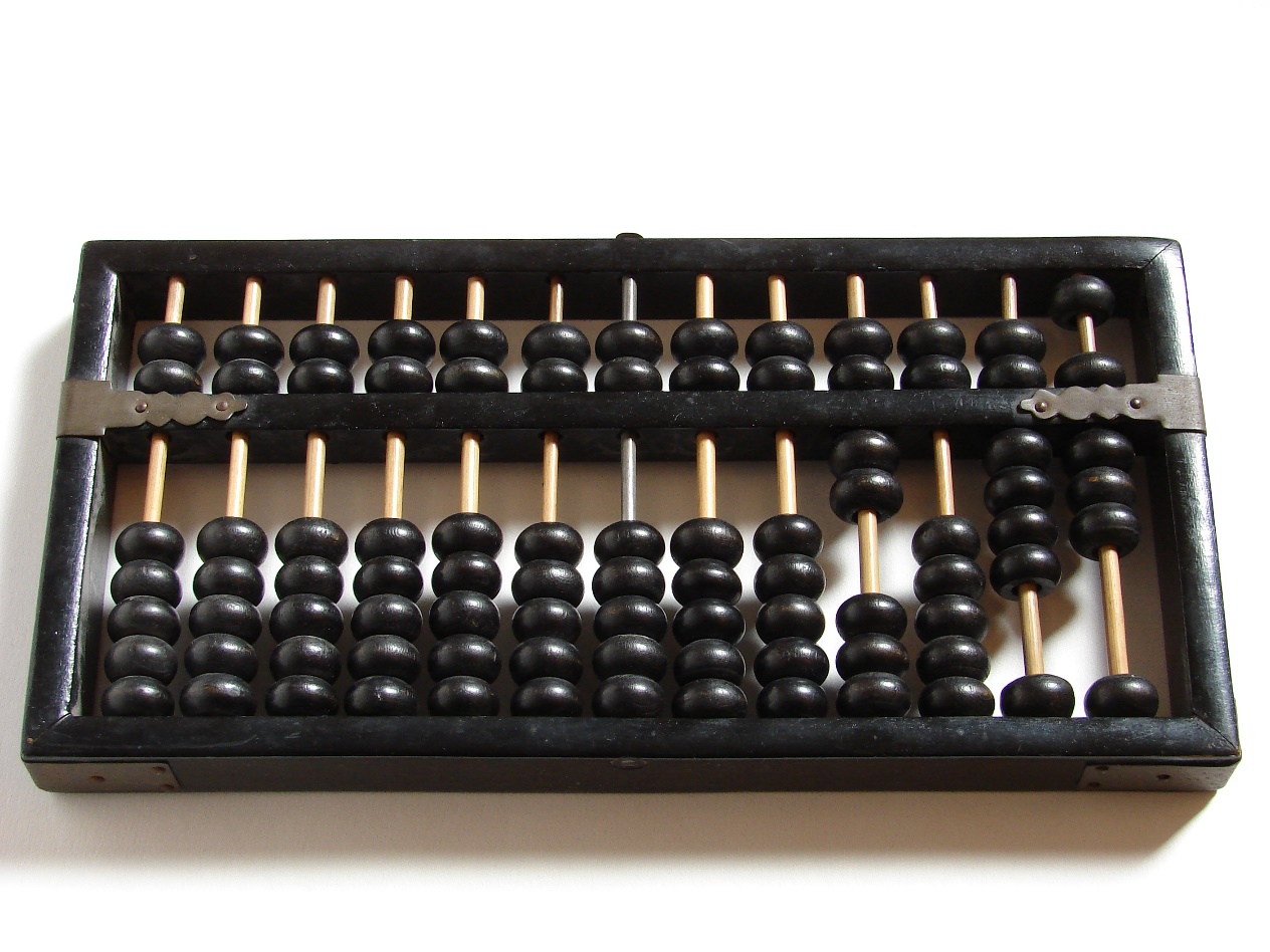 二五珠算盤是明代後期開始出現的，因為是十六進制，又被稱為斤兩算盤。（圖片來源：Wikipedia，Author: David R. Tribble，CC BY-SA 3.0 license）