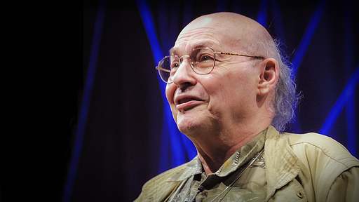 明斯基在2003年的TED演講中，探討了健康、教育、汙染及貧窮等問題該如何解決。（圖／TED，https://www.ted.com/talks/marvin_minsky_health_and_the_human_mind）。