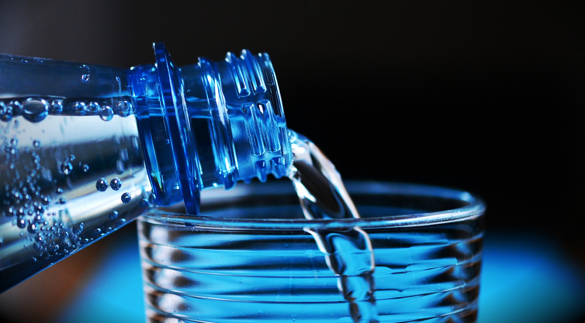 拒喝瓶裝水，能夠減少大量的塑膠微粒來源。（圖／Pixabay）