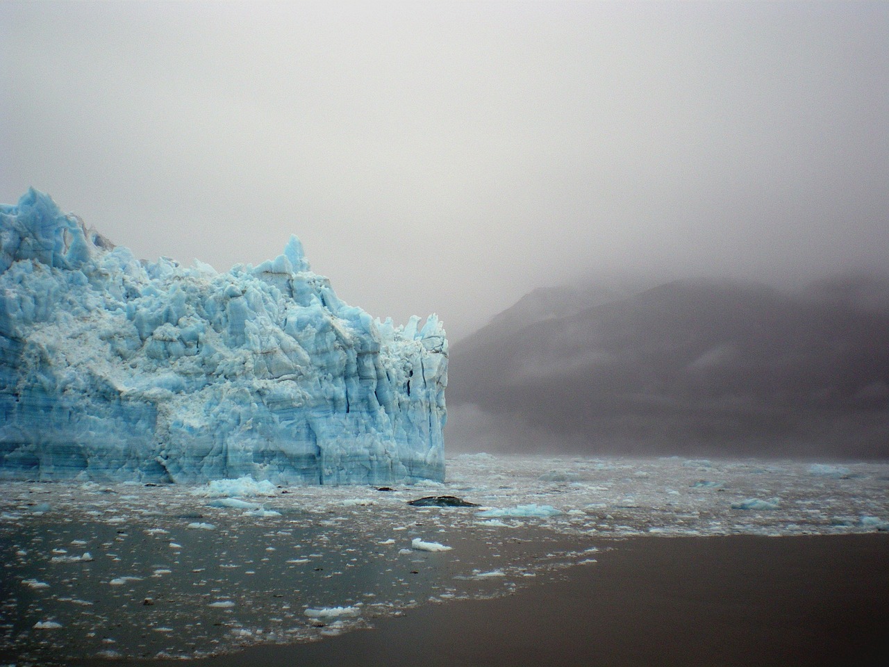 北極融冰的速率、地球氣溫的快速上升，讓專家擔憂不已。（圖／Pixabay）