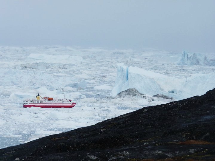格陵蘭西部海岸邊布滿浮冰。（圖／劉說安提供）