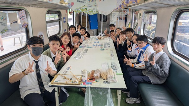 圖 4 快搭上暖暖高中自然科學研究社的科普列車！圖片來源：王嘉萍老師提供