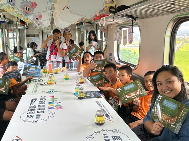 圖 5 在列車上學習科學原理、認識雅美族文化，對孩子們來說，是非常難得的體驗。圖片來源：陳淑貞主任提供