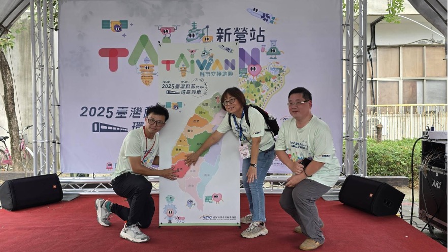 林彥伯教授與團隊老師們合影