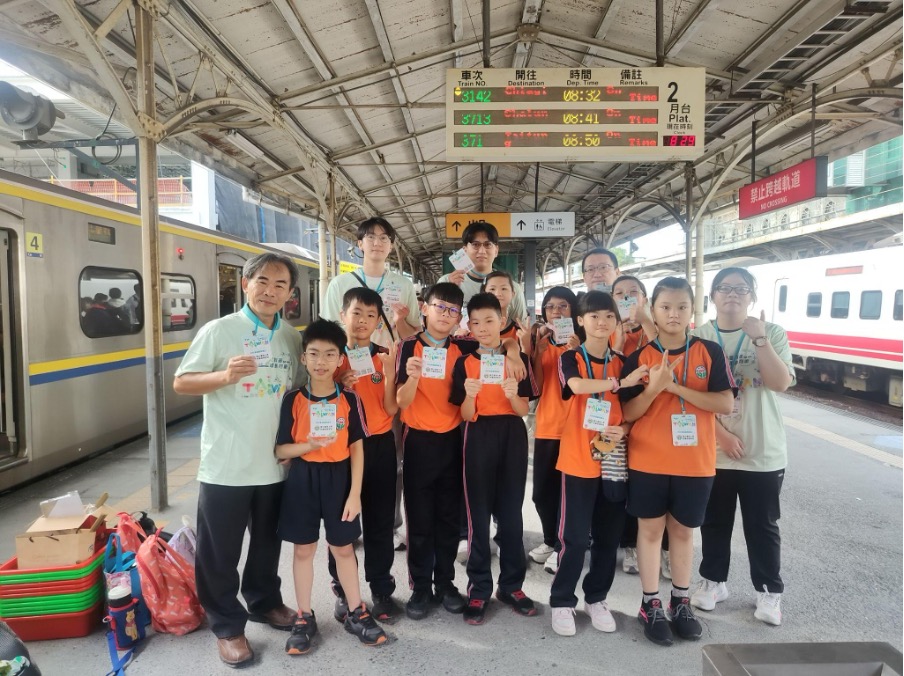 陳杉吉老師與成大團隊及南大附聰的師生們