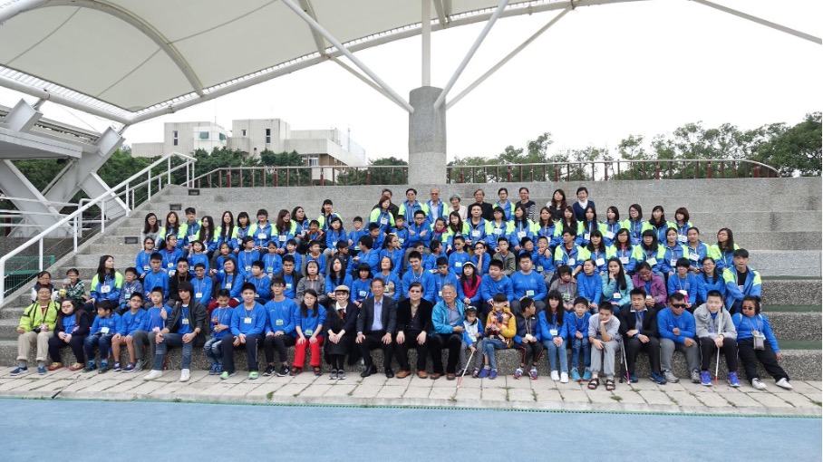 2017 年聽障與視障學生冬令營活動合影
