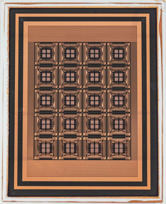 多晶片電性修正技術應用於低翹曲面板級封裝