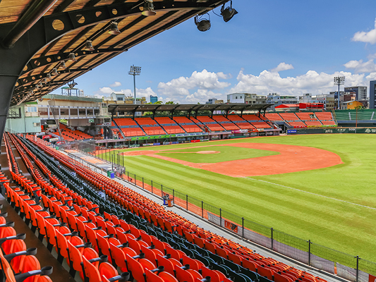 職棒球場已逐步導入影像分析與數據系統，運動科學正從設備端走進日常訓練現場。（圖片來源：Shutterstock）