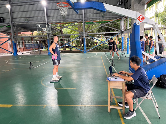 對基層球隊來說，運動科學把原本模糊的訓練感受轉化為可以觀察、可以判讀的內容，讓教練指導更具體，球員調整更有方向。（圖片提供：屏東高中陳勁甫體育老師）